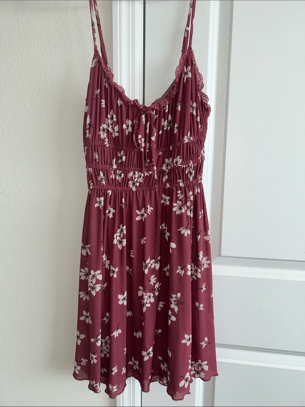 KIRIOU Floral Spaghetti Strap Dress in Mauve with White Flowers